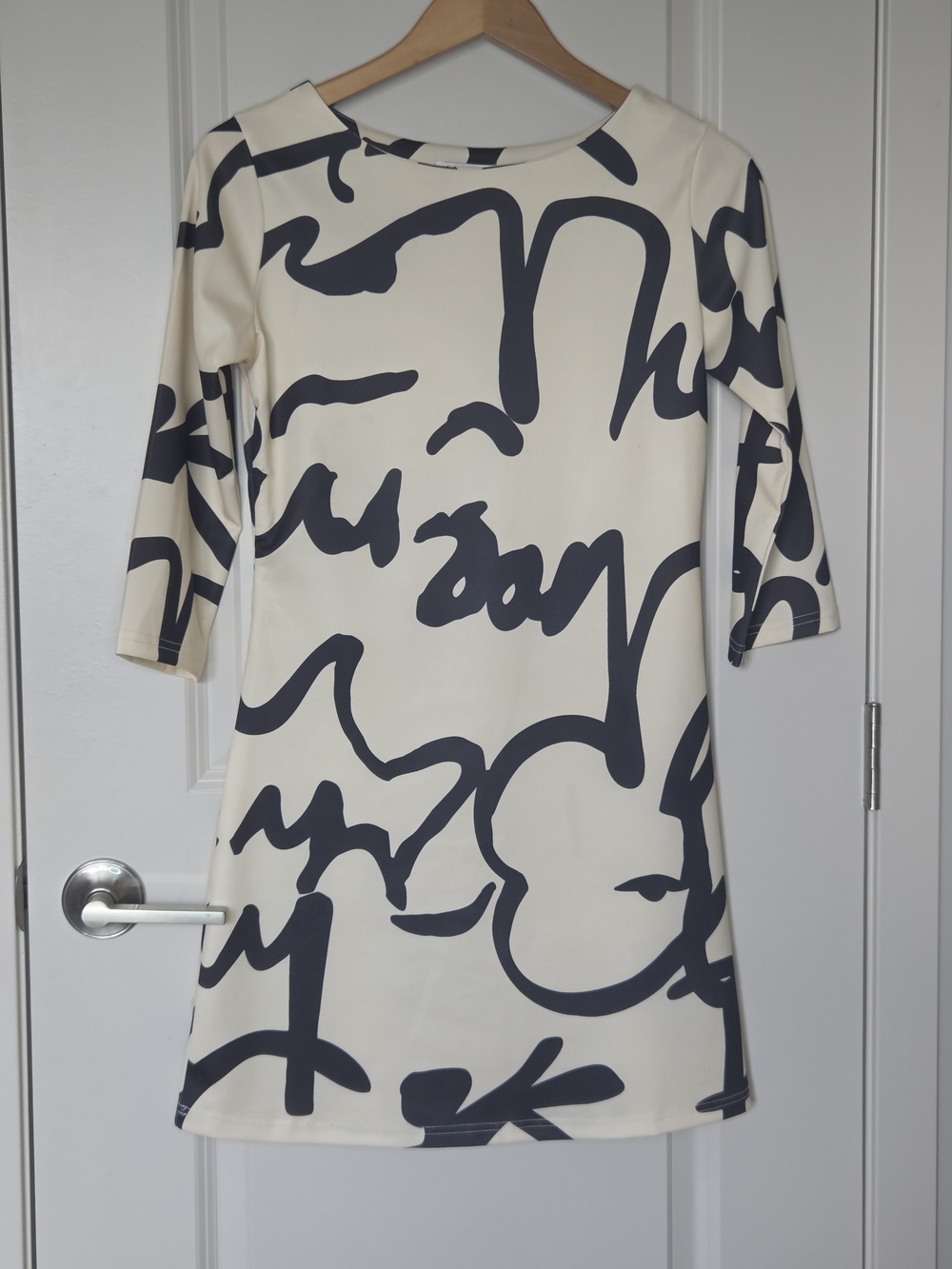 Cream & Black Abstract Print Long-Sleeve Shift Dress